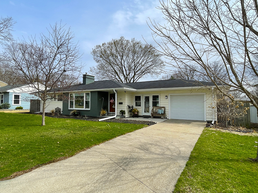 Property Photo:  207 Pine Street  IL 61270 