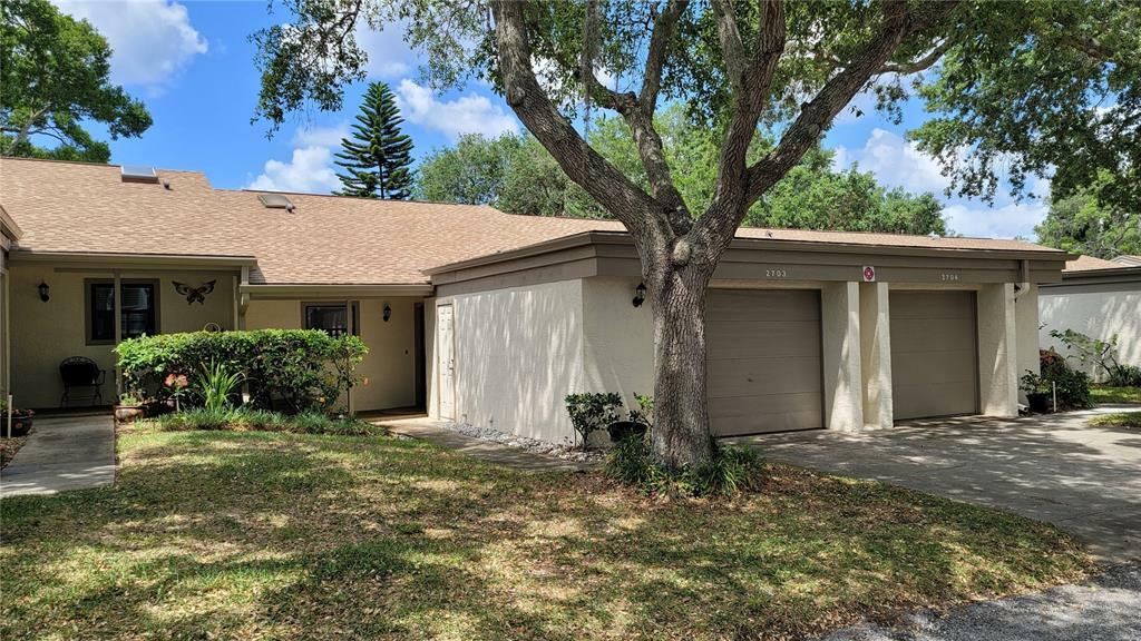 Property Photo:  2703 Oak Circle  FL 34689 