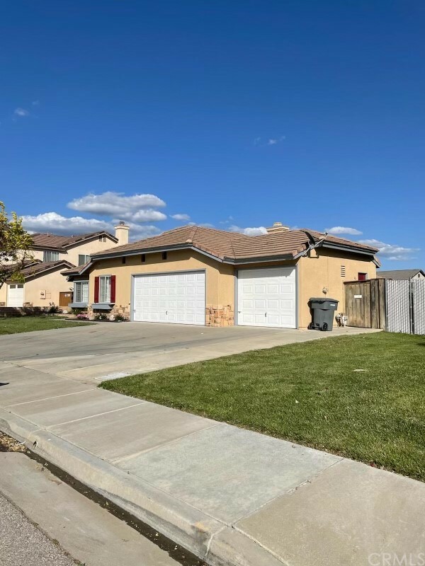 Property Photo:  1873 Rue Pinot Blanc  CA 92583 