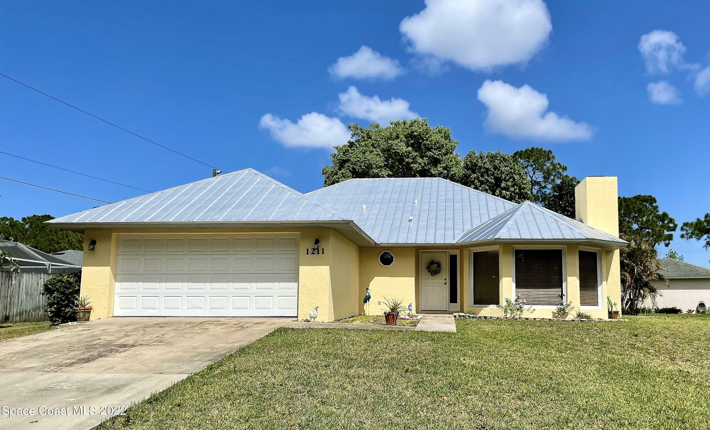 Property Photo:  1211 Amish Place SE  FL 32909 