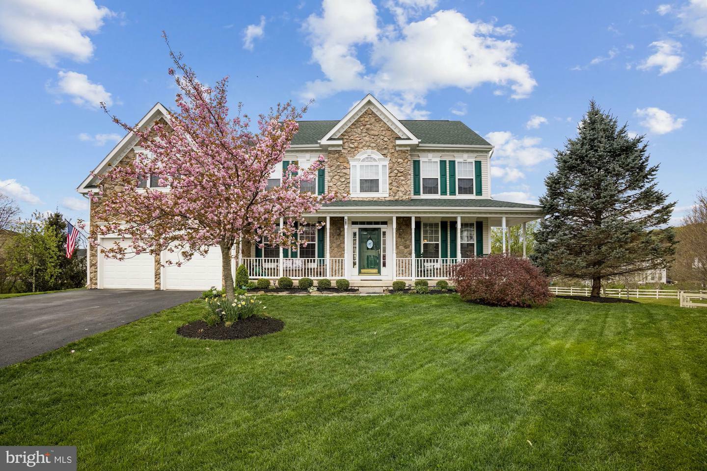 Property Photo:  35741 Roundleaf Court  VA 20141 