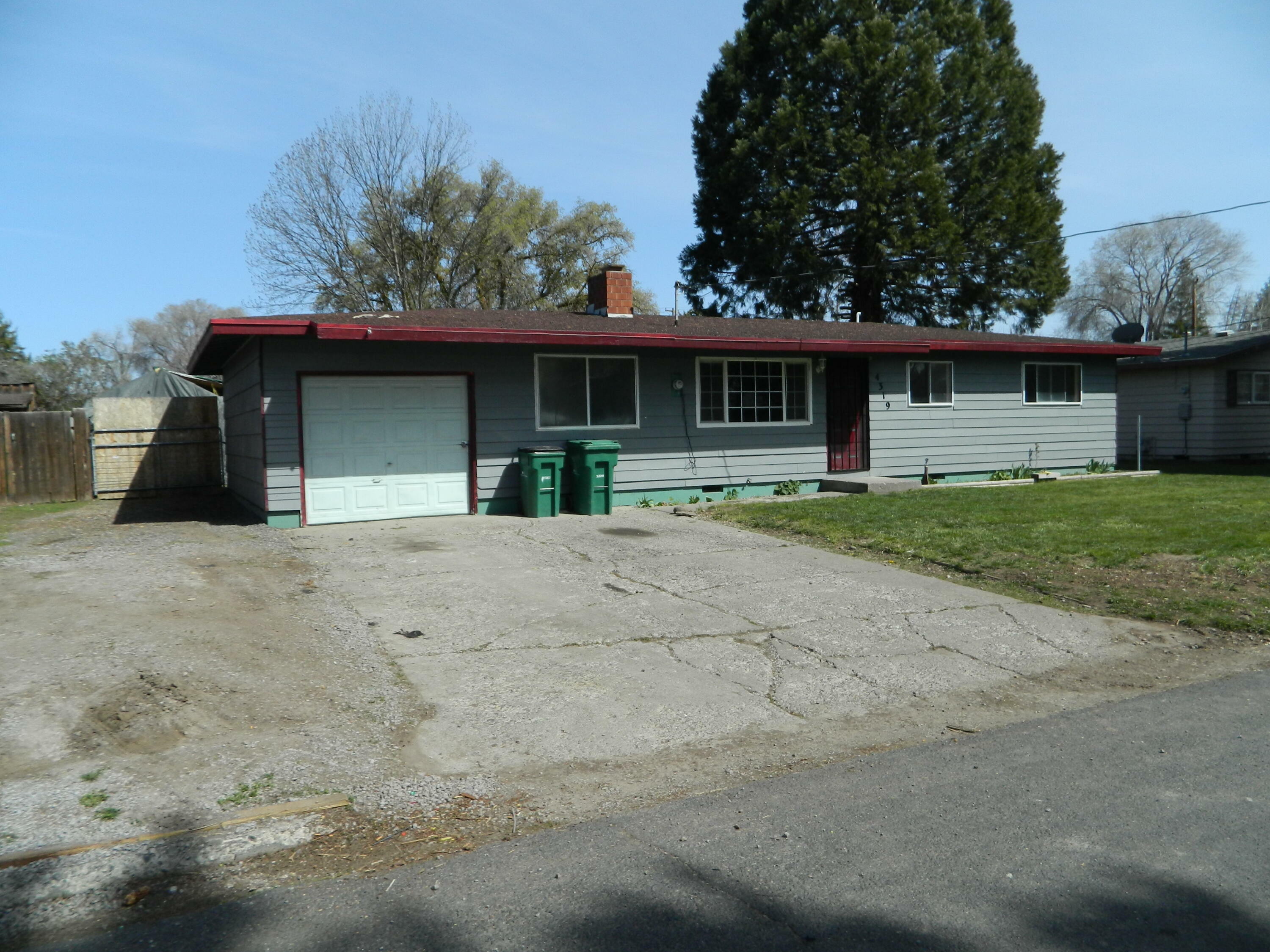 Property Photo: 4319 Gary Street OR 97603