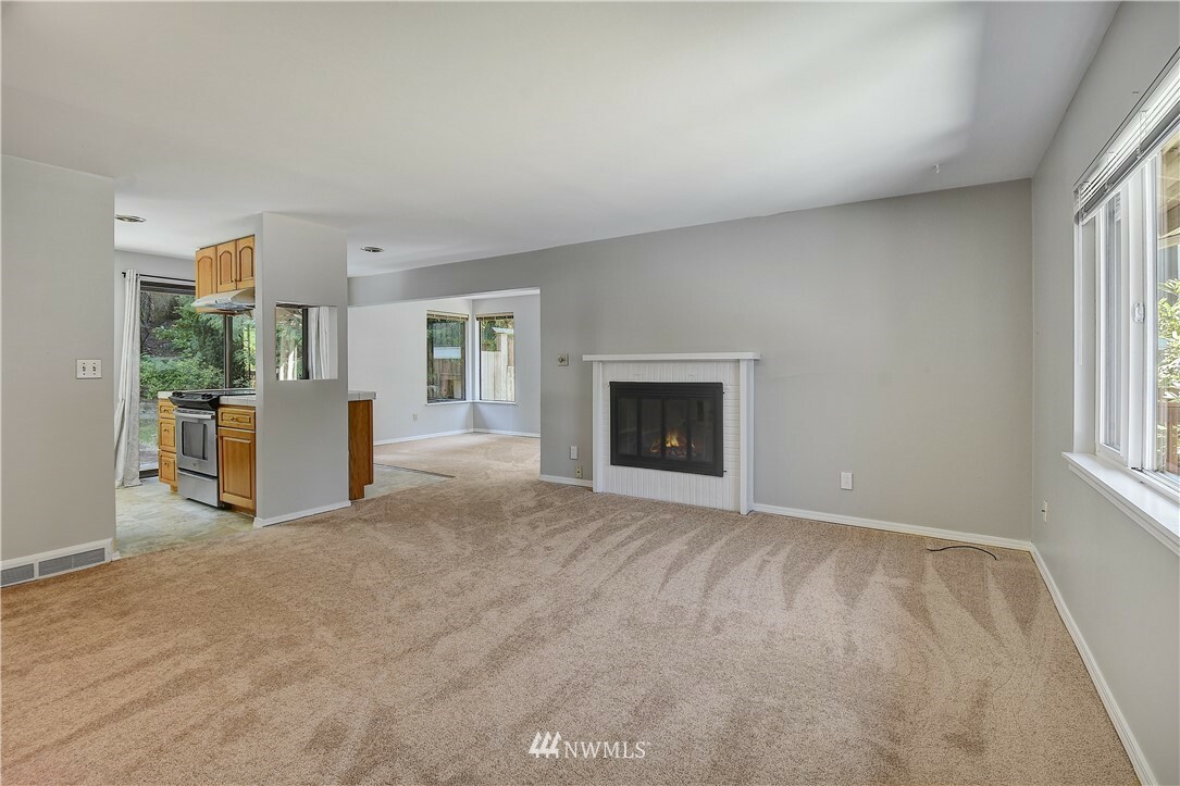 Property Photo: 10035 NE 28th Place WA 98004