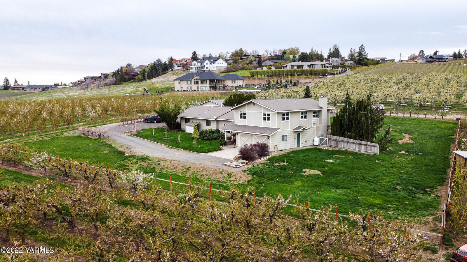 Property Photo: 1207 Pecks Canyon Rd WA 98908