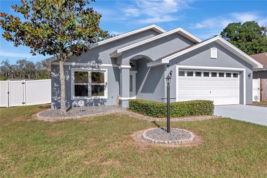 Property Photo:  311 Lisa Ann Court  FL 33563 