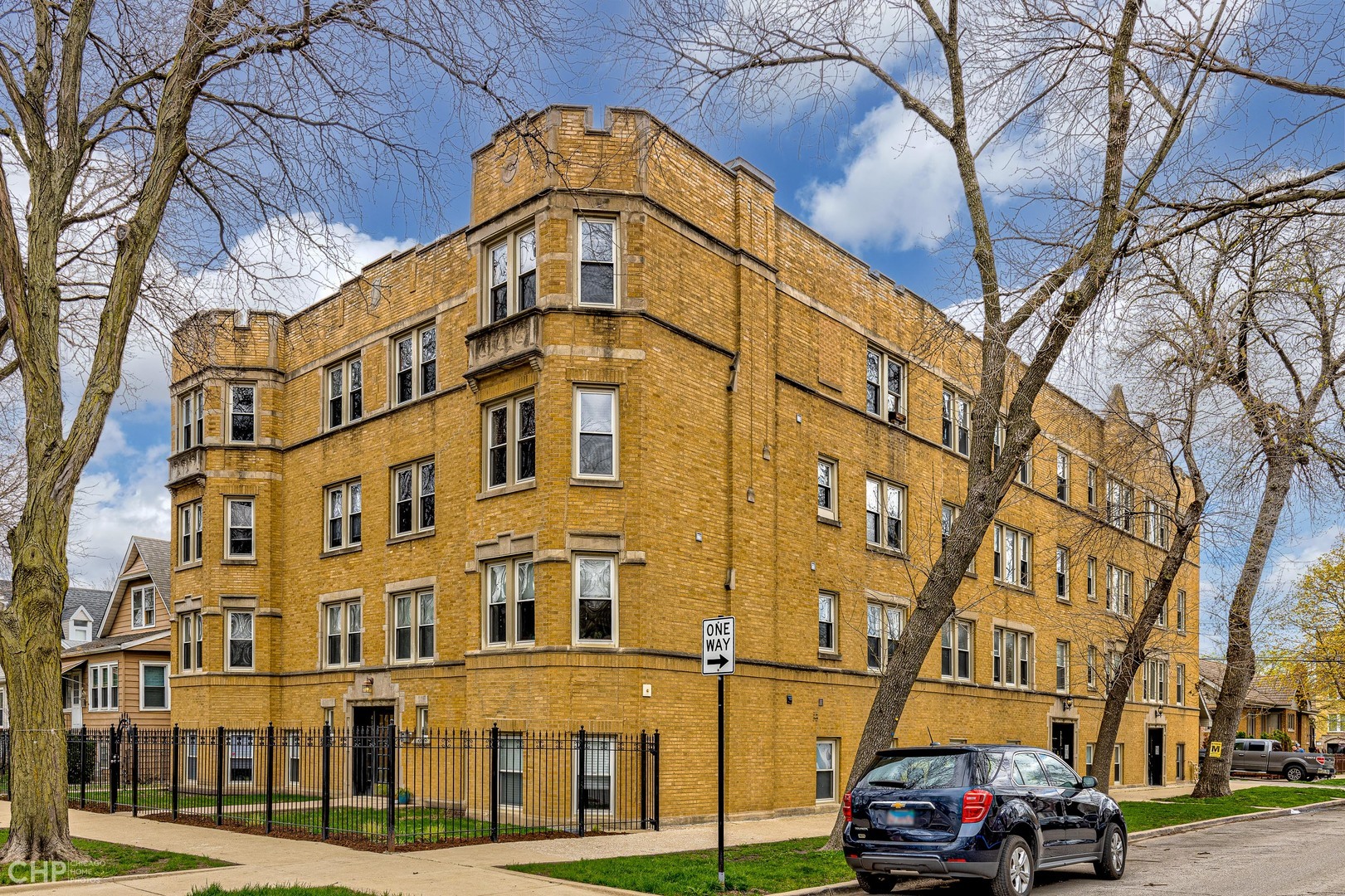 Property Photo: 3654 W Belle Plaine Avenue 103 IL 60618