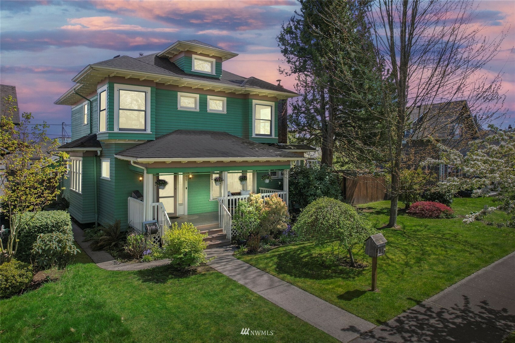 Property Photo:  1705 Colby Avenue  WA 98201 