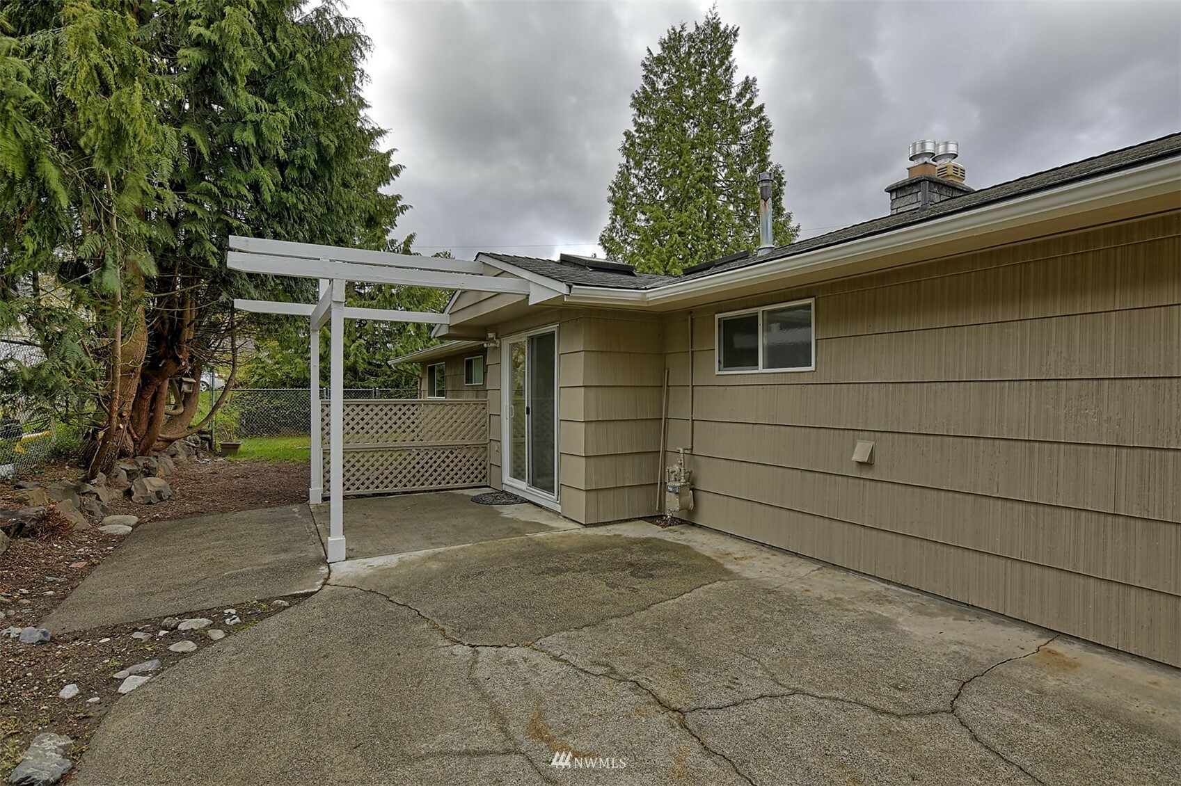 Property Photo:  22505 39th Avenue W  WA 98043 