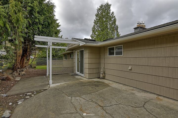 Property Photo:  22505  39th Avenue W  WA 98043 