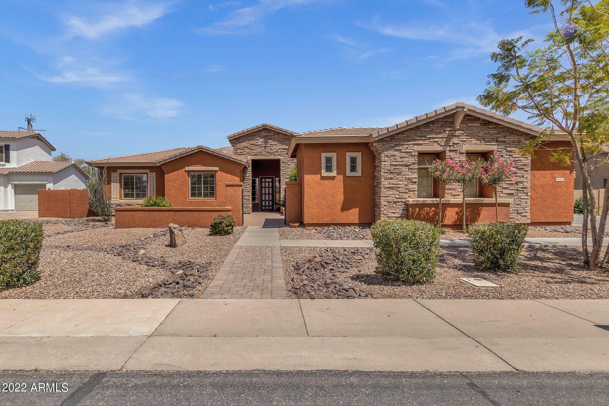 Property Photo: 5825 S Soho Lane AZ 85249