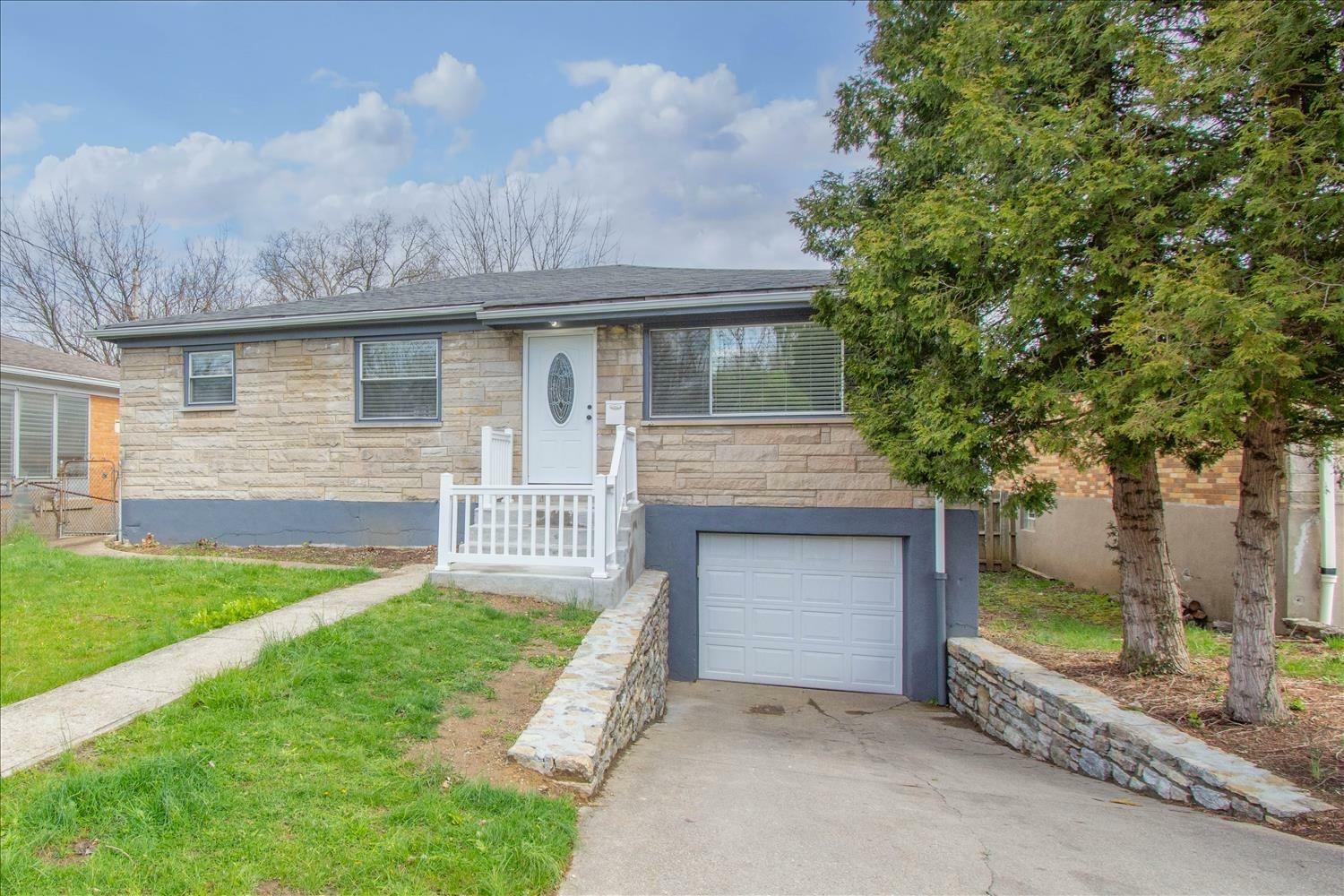 Property Photo: 1116 Hollywood Ave OH 45224