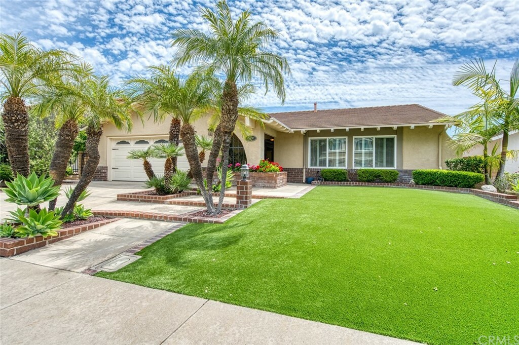 Property Photo:  22952 Luciana  CA 92691 