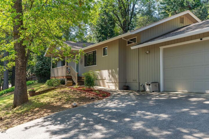 14425 Knoll Court  Pine Grove CA 95665 photo