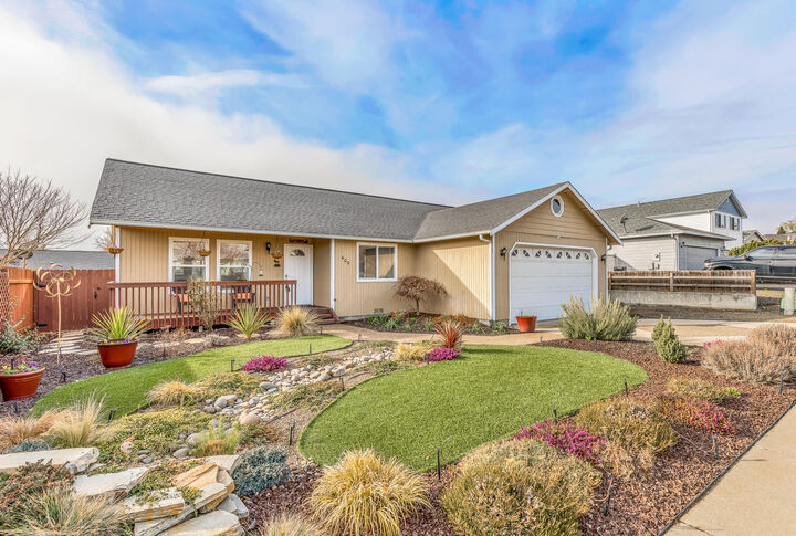 409 Phyllis Drive  Eagle Point OR 97524 photo