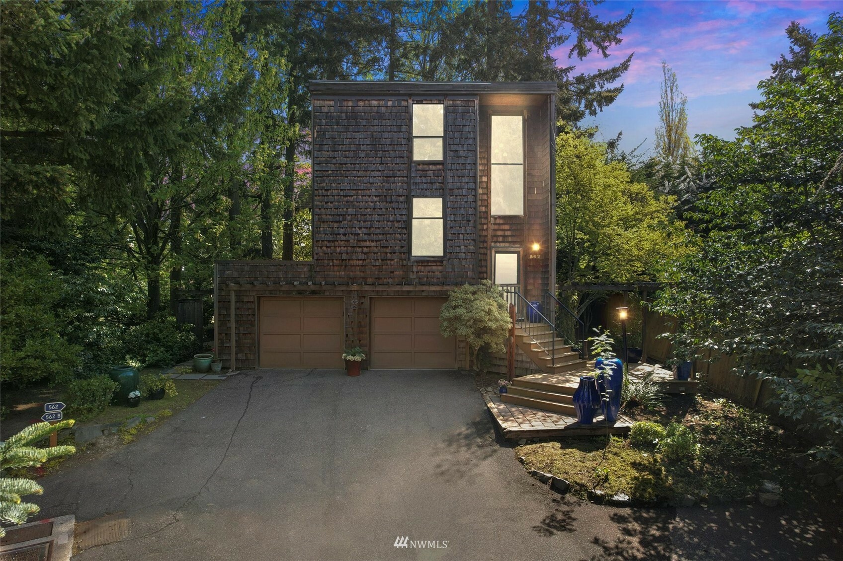 Property Photo: 562 N 137th Street WA 98133