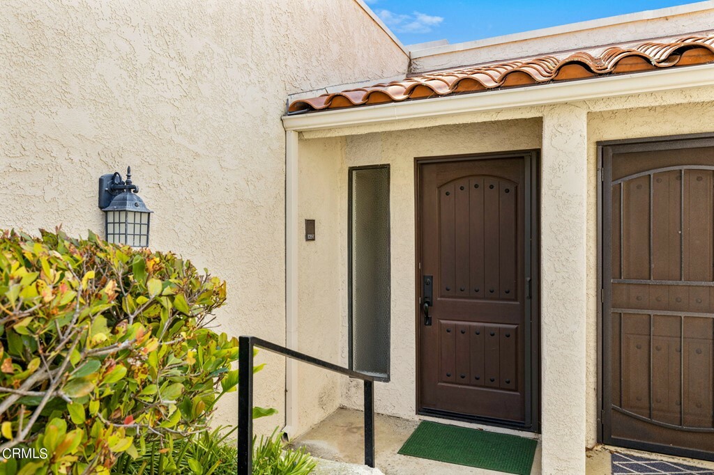 Property Photo:  836 Summit Drive  CA 93001 