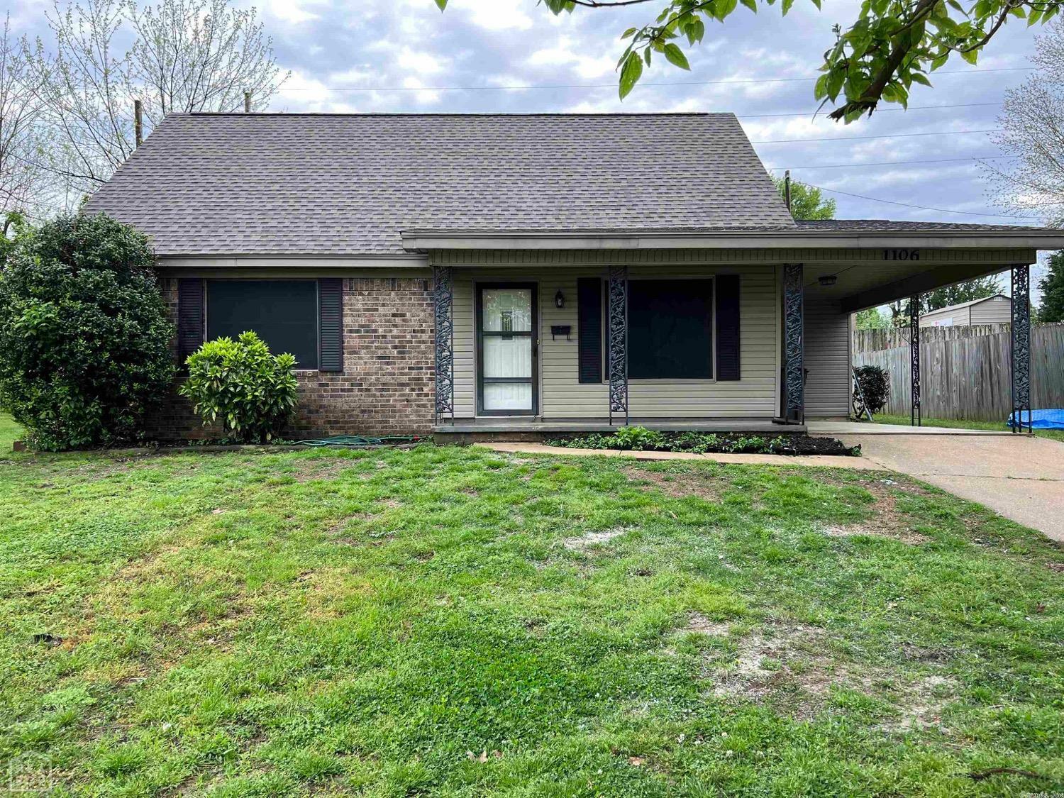 Property Photo:  1106 W Main Street  AR 72450 