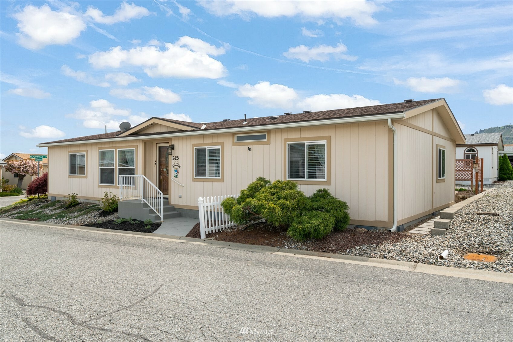 Property Photo:  1625 Pleasant Avenue  WA 98801 