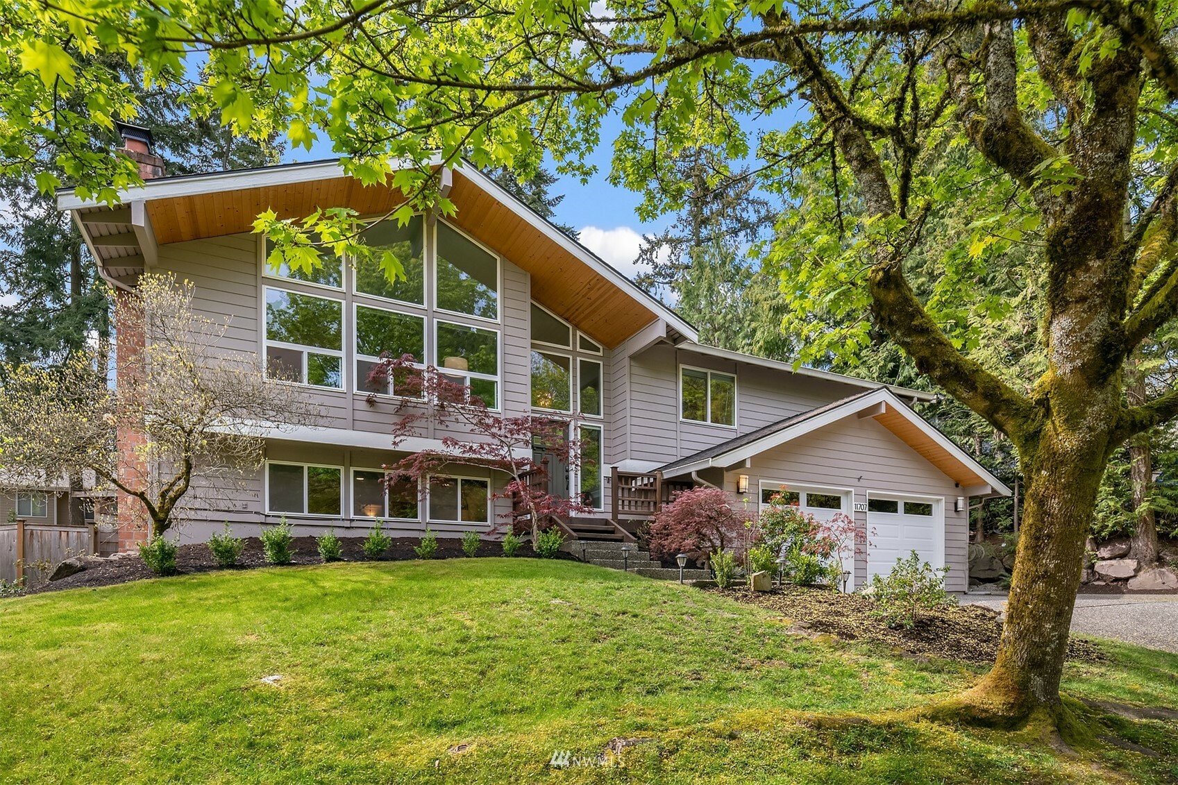 Property Photo:  11707 NE 100th Place  WA 98033 