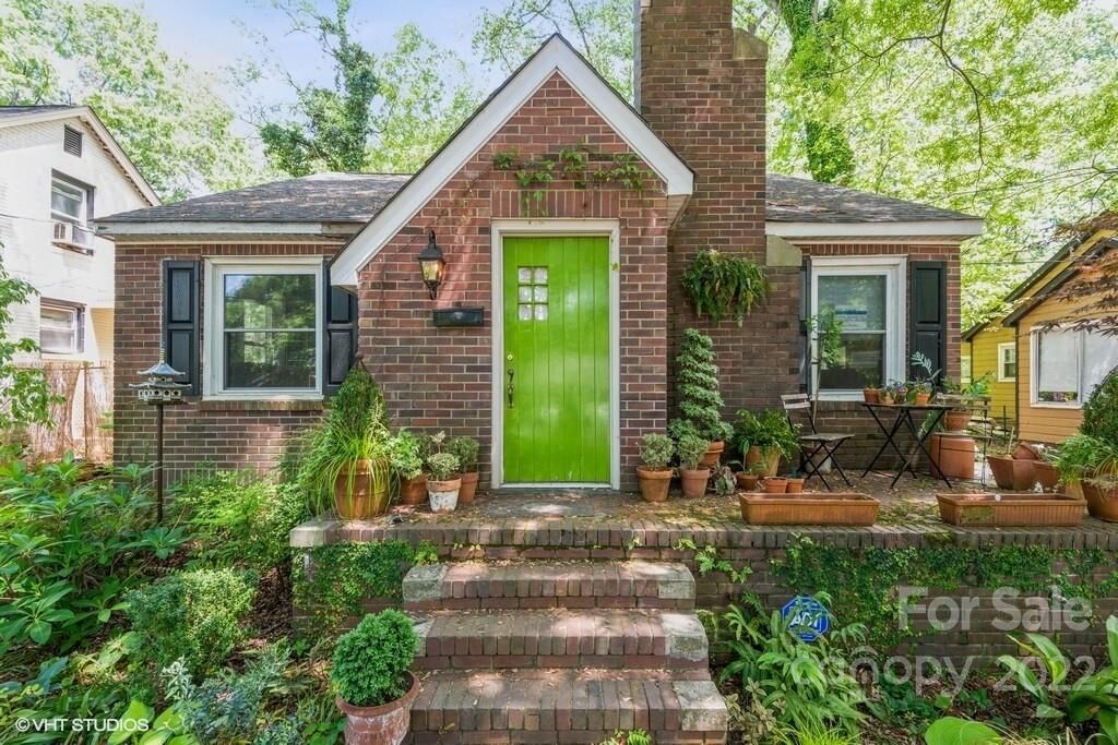 Property Photo:  3020 Rush Avenue  NC 28208 