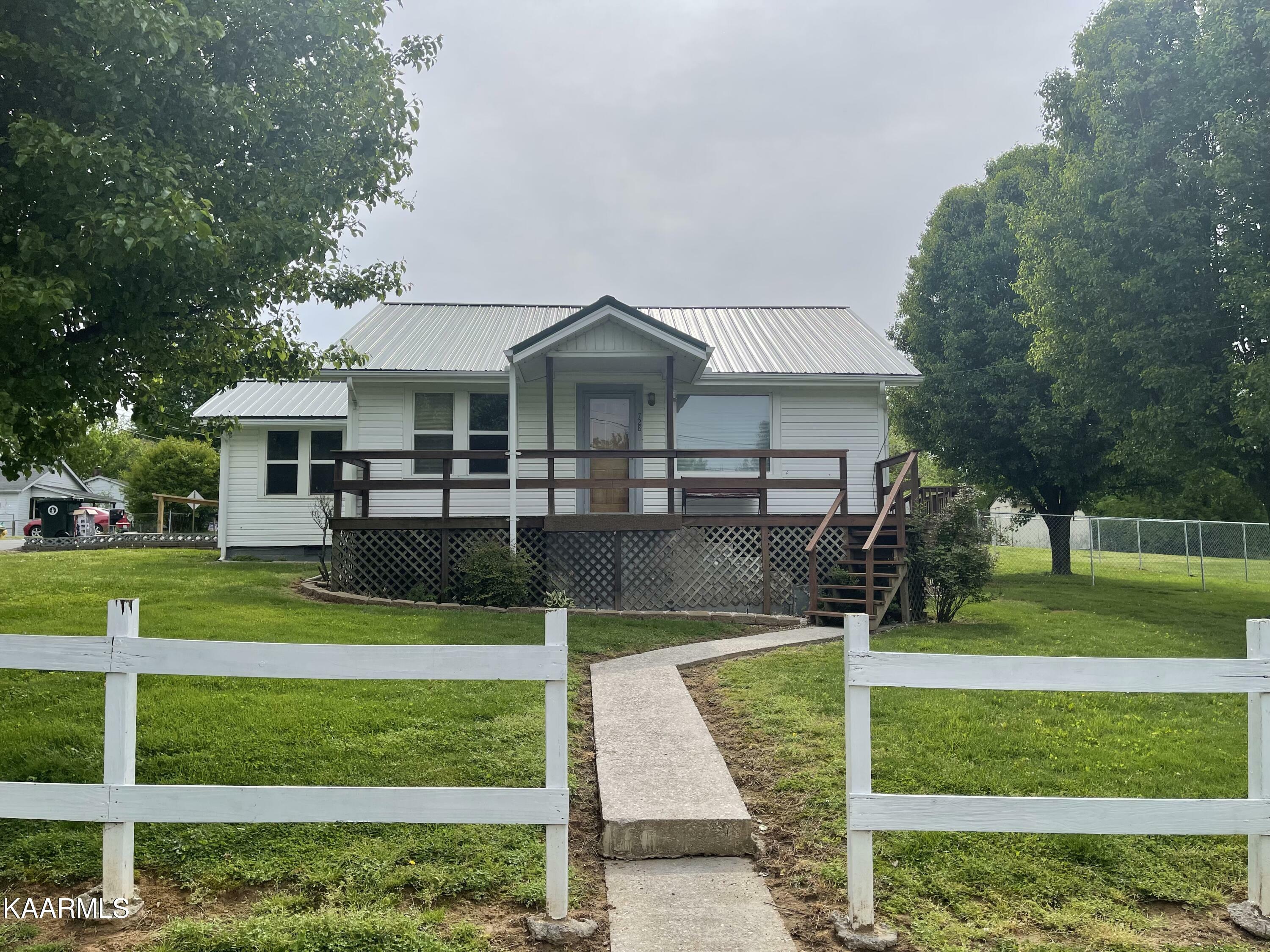 Property Photo: 728 Harrison St TN 37813