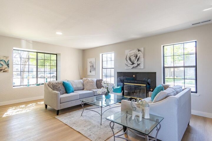 Property Photo:  