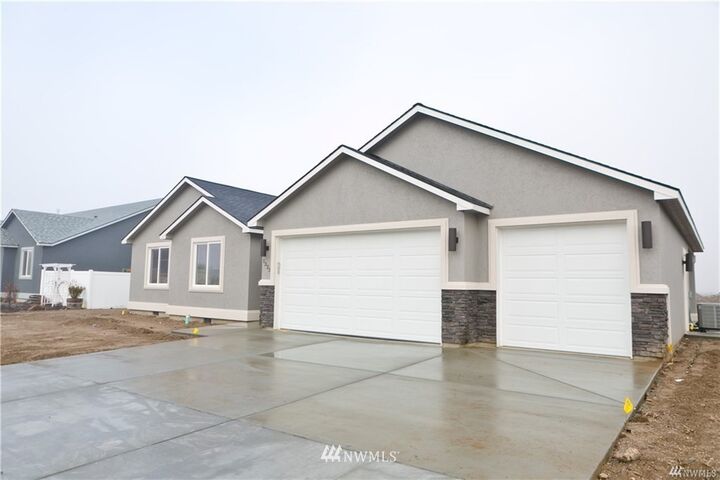 Property Photo:  1520 8th Avenue SW  WA 98848 
