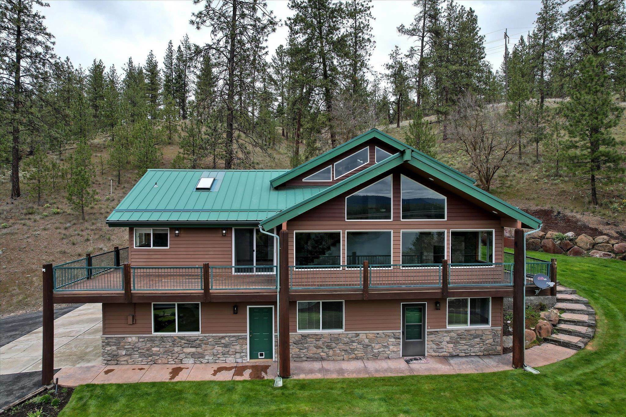 Property Photo:  11106 N Nine Mile Rd  WA 99026 