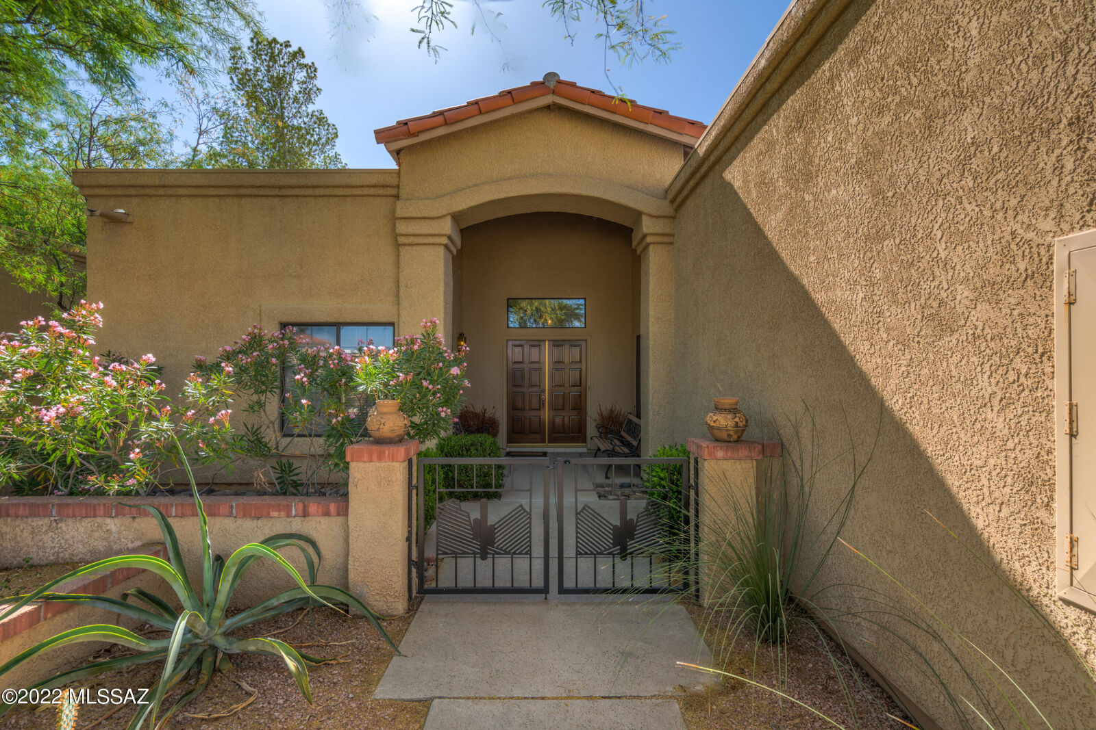 Property Photo:  1241 E Camino Diestro  AZ 85704 