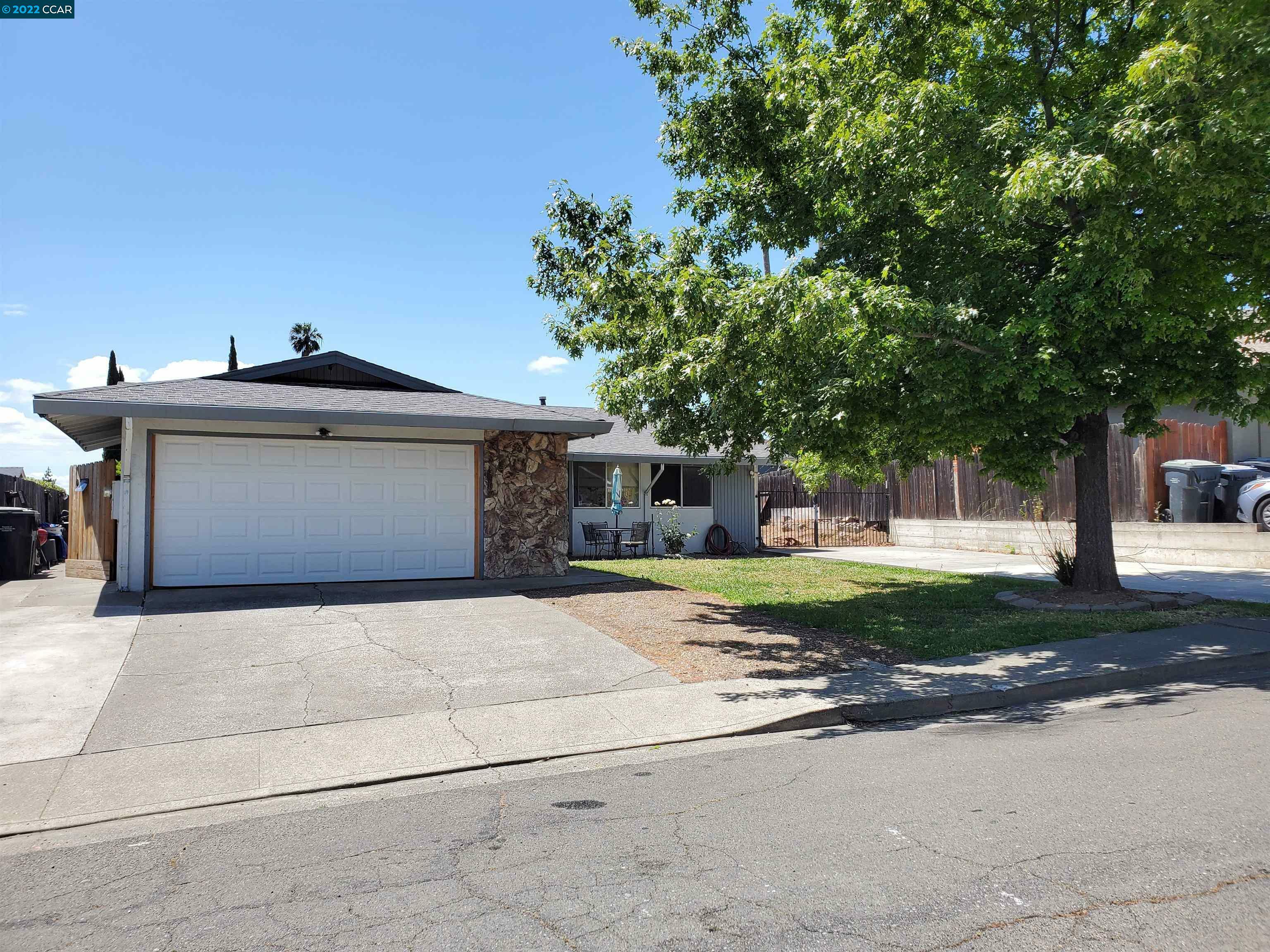 Property Photo: 435 Lily St CA 94533
