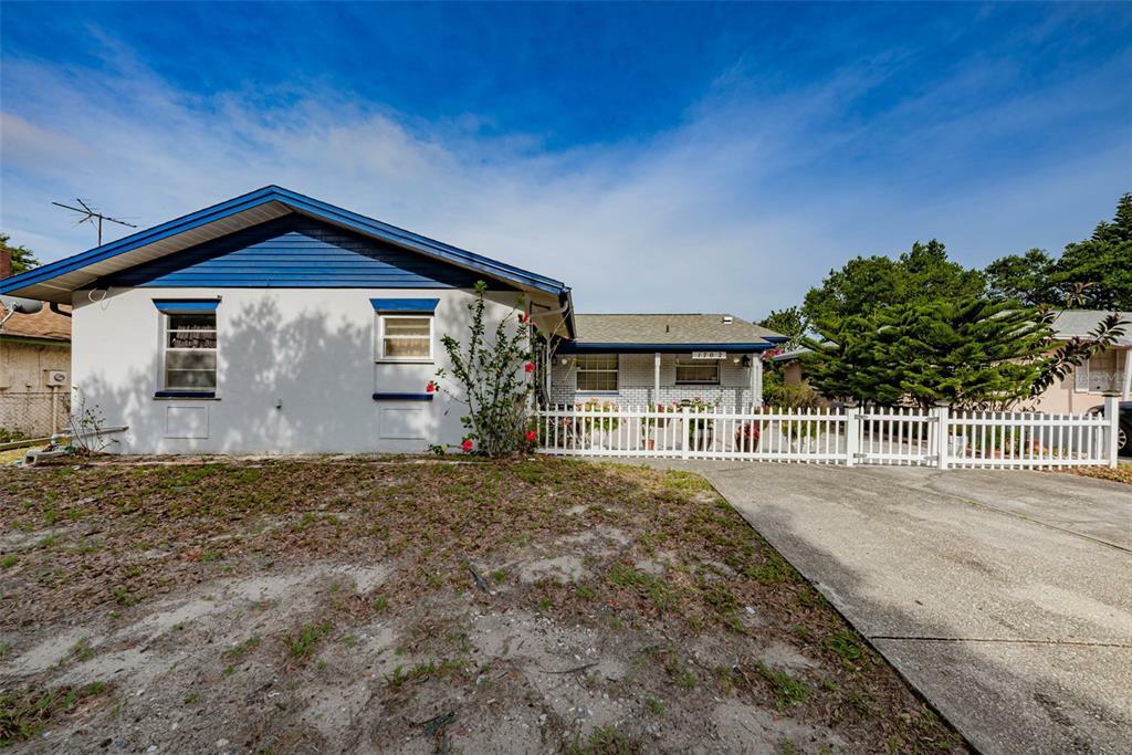 Property Photo:  1702 Fox Run Drive  FL 34689 