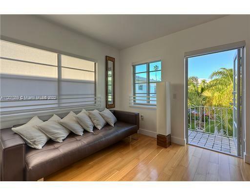 Property Photo: 930 10th St 8 FL 33139