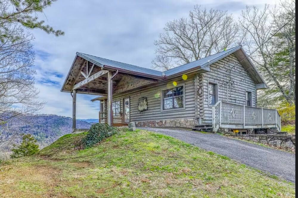 Property Photo: 2867 Pine Haven Drive TN 37862