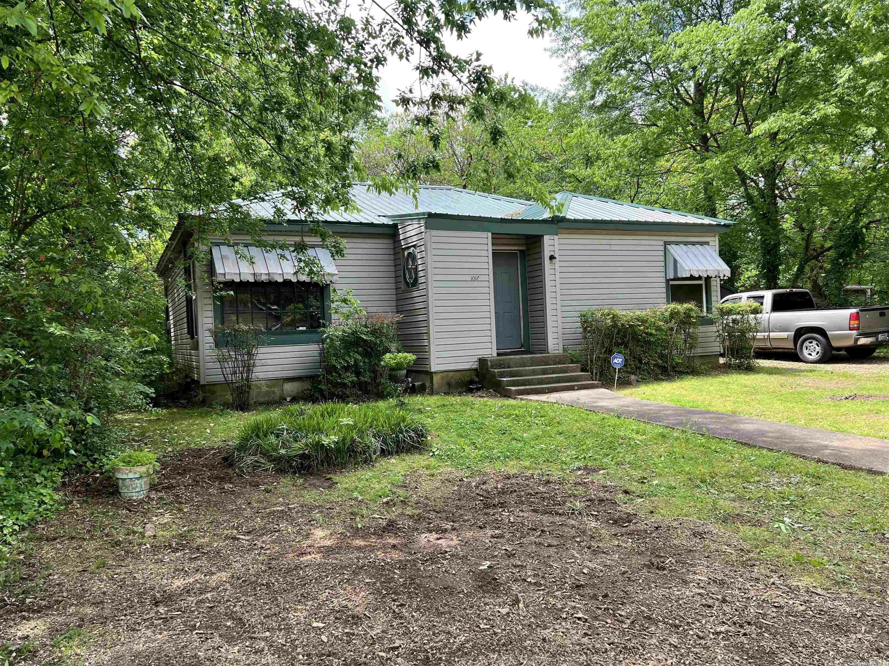 Property Photo:  1017 Faulkner Street  AR 72034 