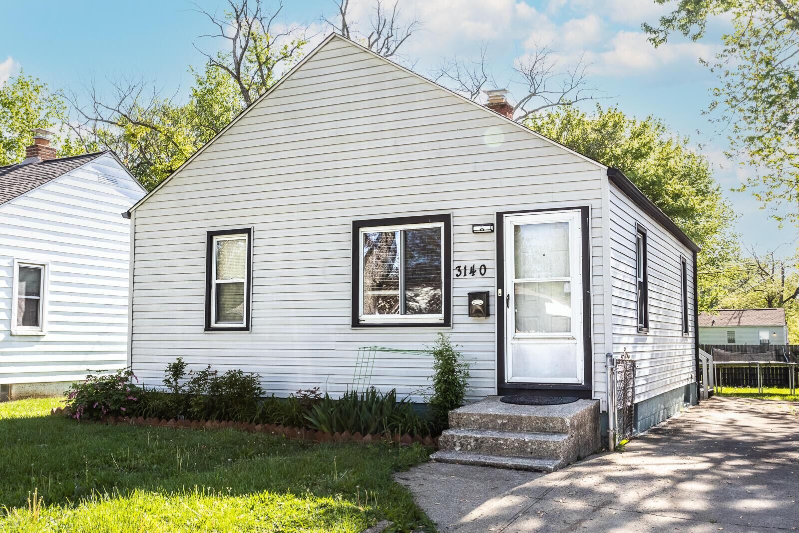 Property Photo:  3140 Howey Road  OH 43224 