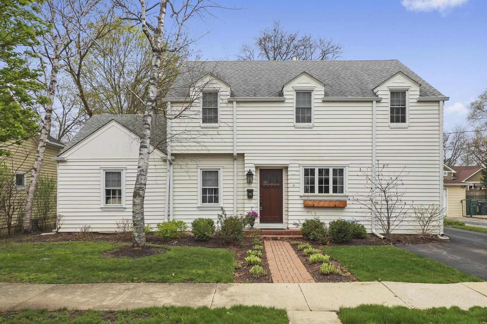 Property Photo: 321 W Station Street IL 60010