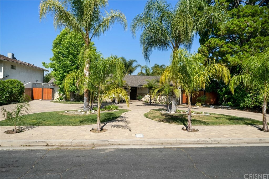 Property Photo:  9439 Bianca Avenue  CA 91325 