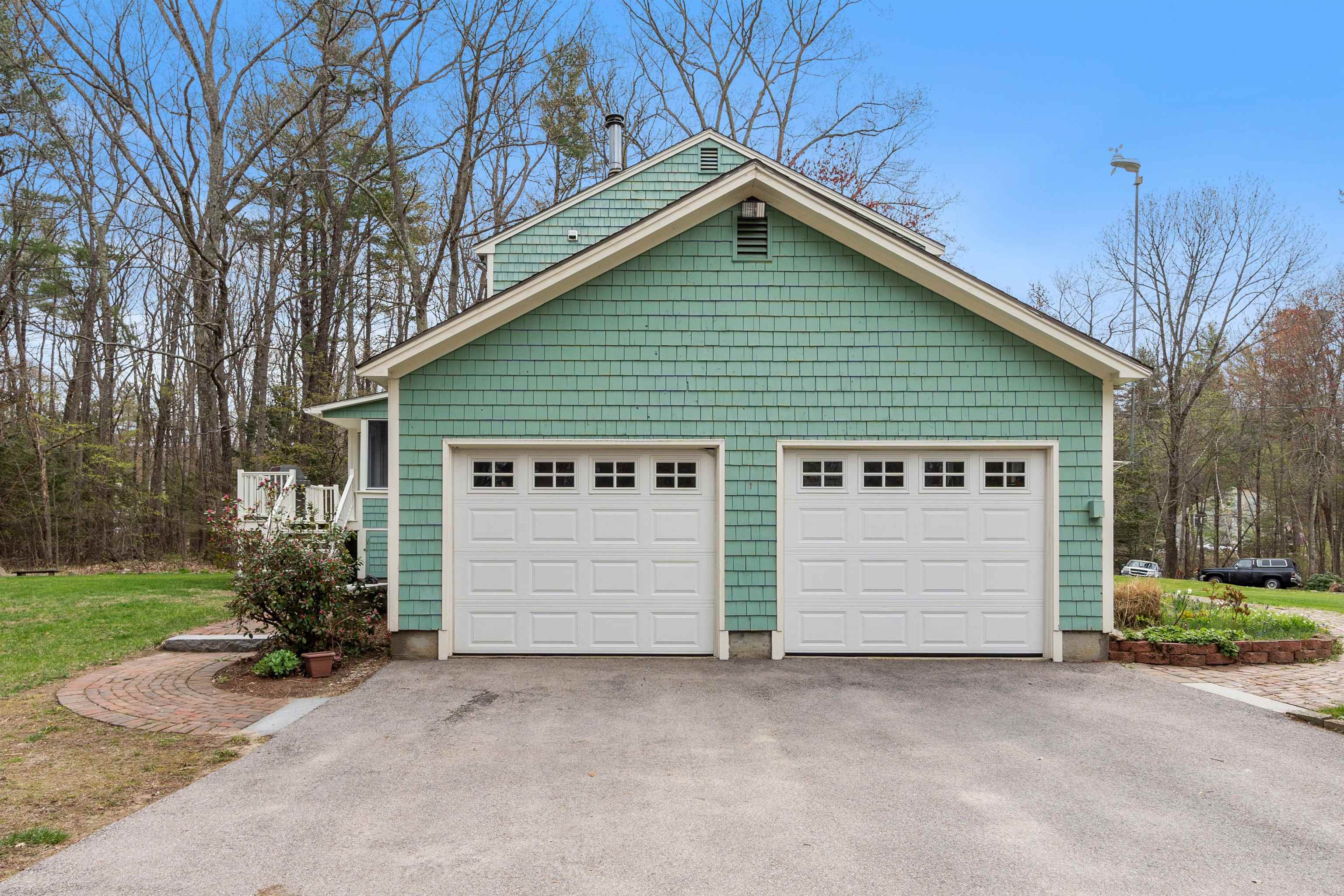 Property Photo:  9 Twin Brook Drive  NH 03038 