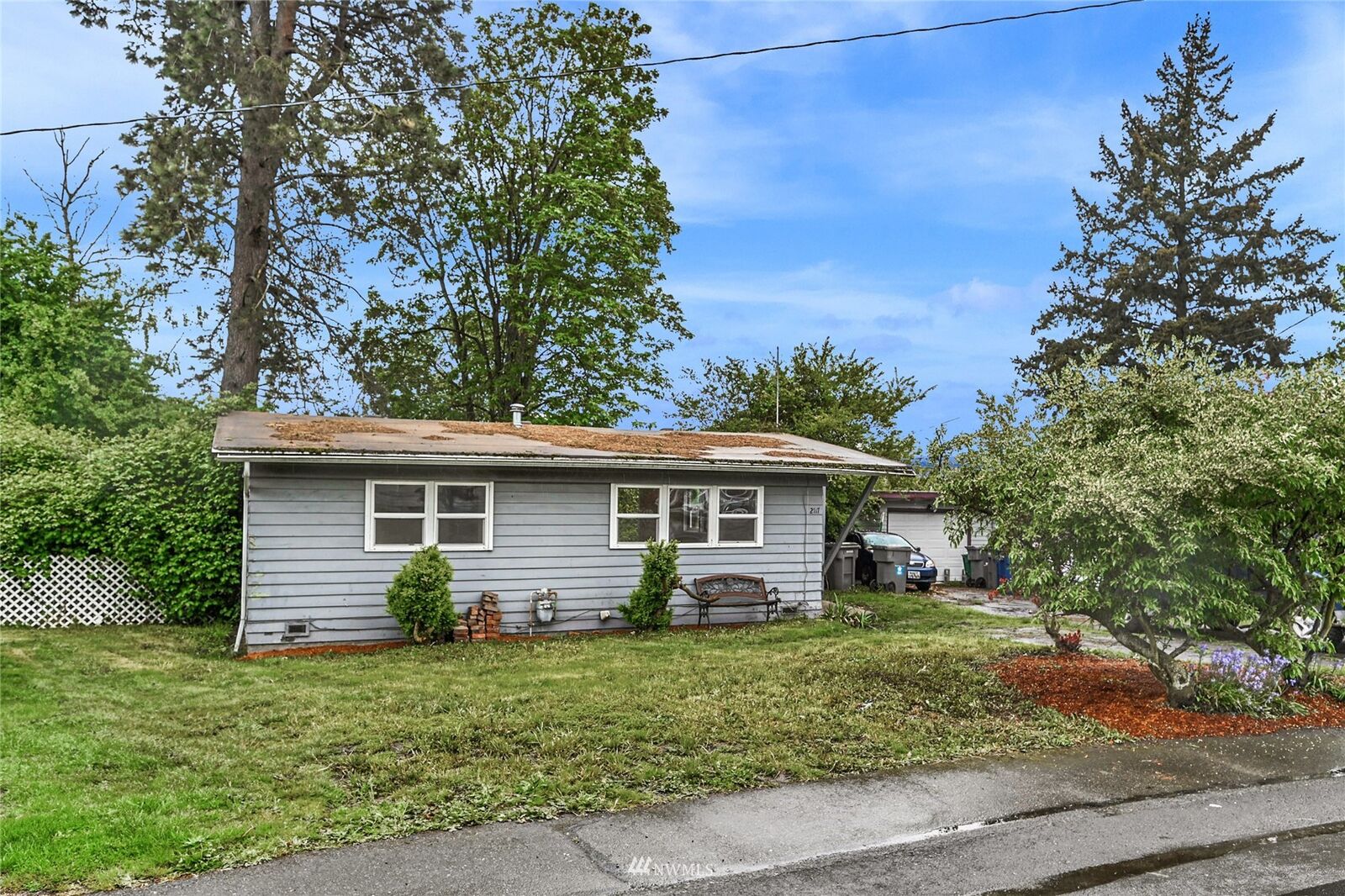Property Photo:  2117 NE 6th Place  WA 98056 
