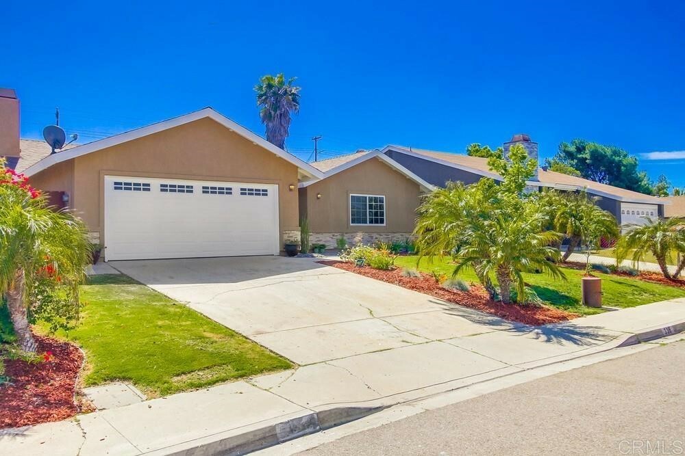 Property Photo:  335 Vecino Court  CA 91977 