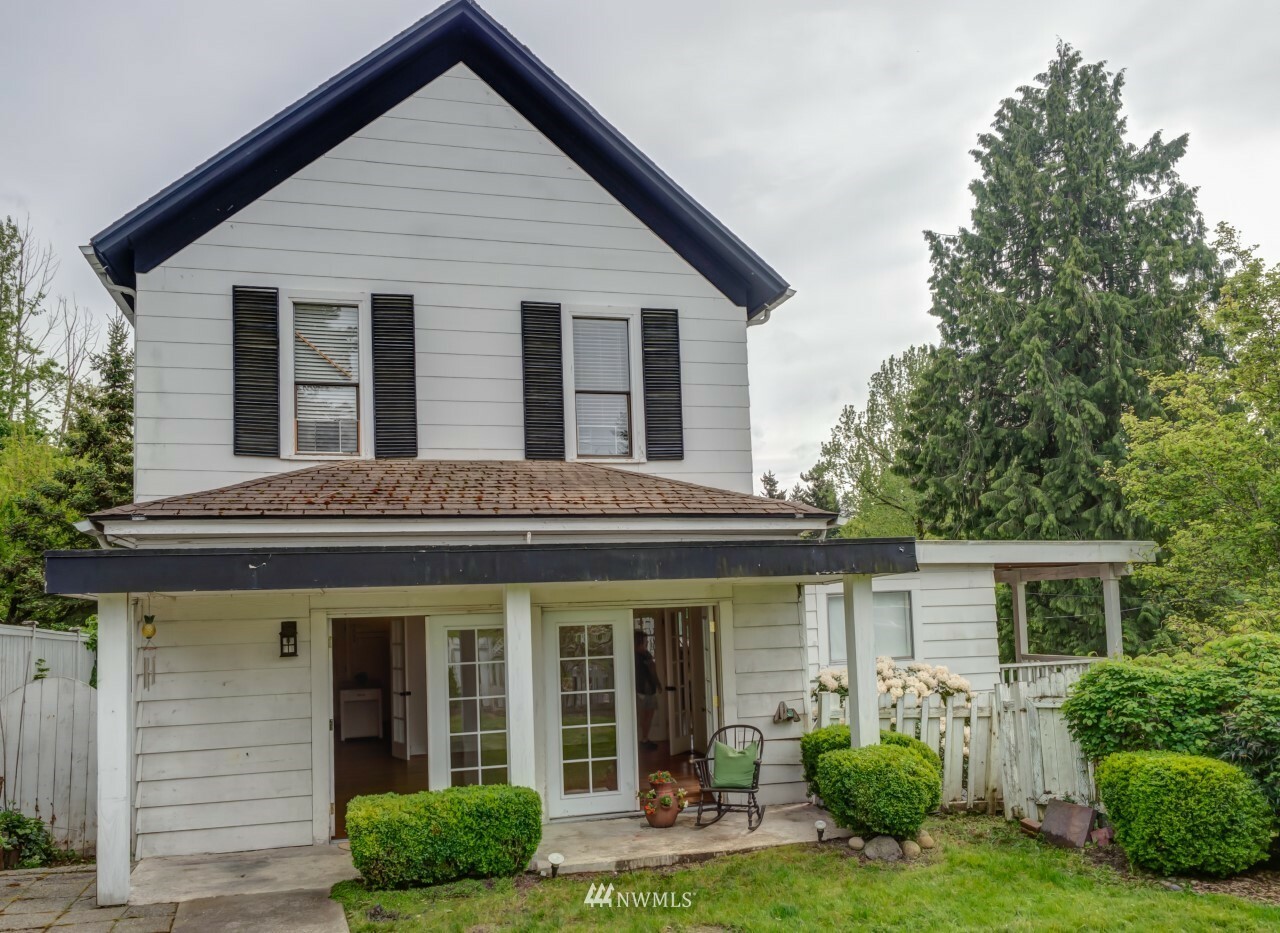 Property Photo: 1110 E Smith Street WA 98030