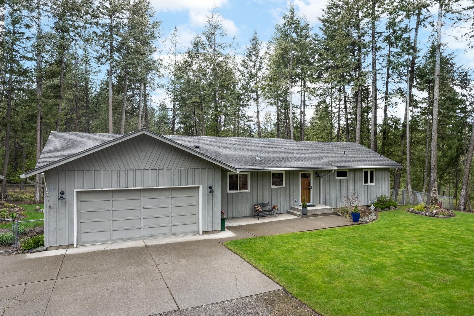 Property Photo:  9423 N Malvern Rd  WA 99025 