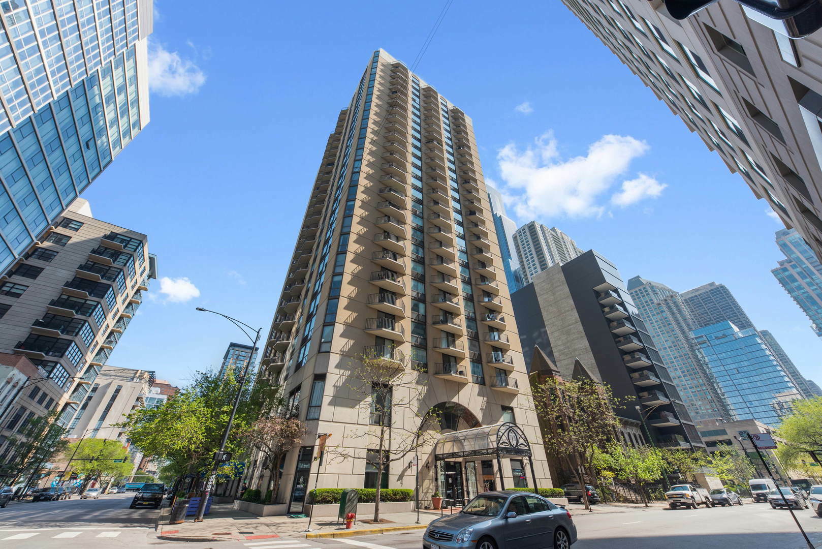 Property Photo:  70 W Huron Street 2105  IL 60654 