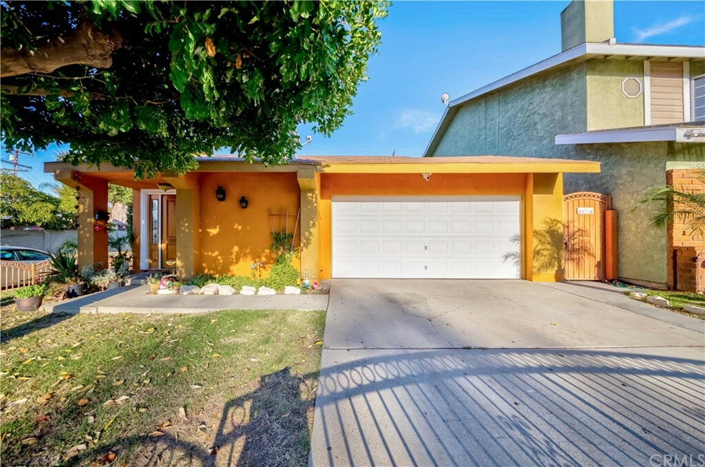 Property Photo:  9202 Pioneer Boulevard  CA 90670 