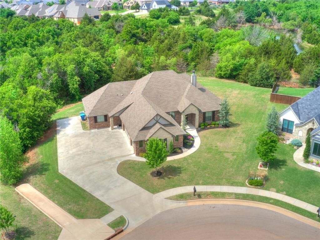 Property Photo:  5301 Gateway Bridge Court  OK 73034 