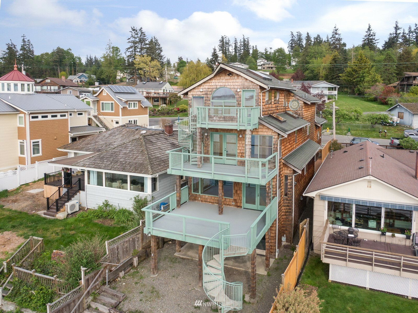 Property Photo:  19118 Soundview Drive  WA 98292 