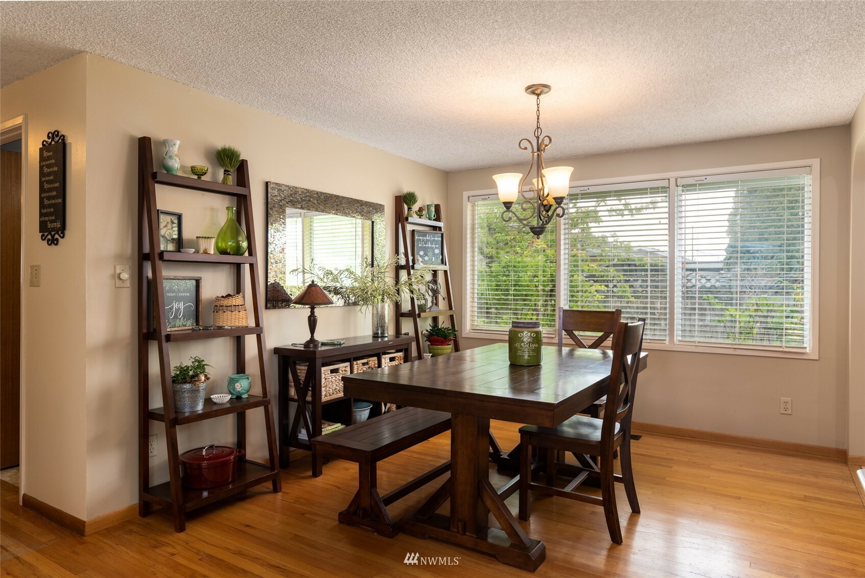 Property Photo:  1520 Hillcrest Parkway  WA 98274 