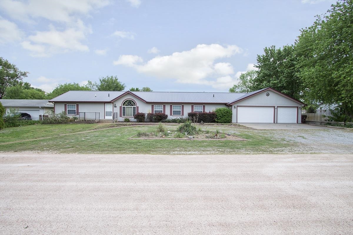 Property Photo: 1233 W 51st St S KS 67217