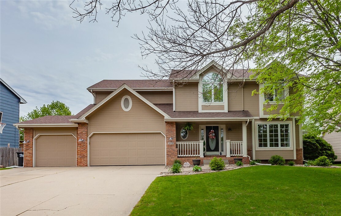 Property Photo:  209 NW Countrywood Lane  IA 50023 