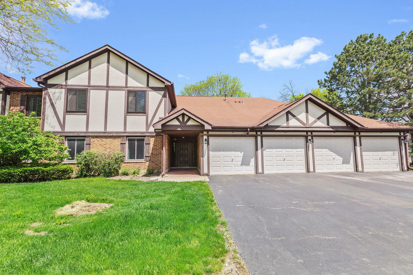 Property Photo: 1170 E Nichols Road 5 IL 60074